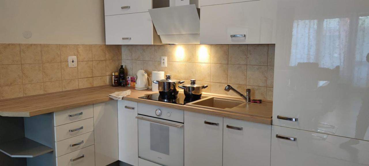 דירות באנסקה ביסטריצה 2 Izbovy Byt 60M2 V Centre Na Bakossovej, 24H Self Checkin מראה חיצוני תמונה